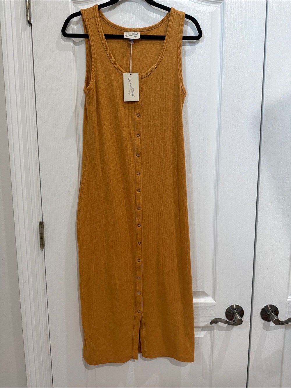 Universal thread size M Sleeveless Button-Front Midi Dress in Mustard - NWT